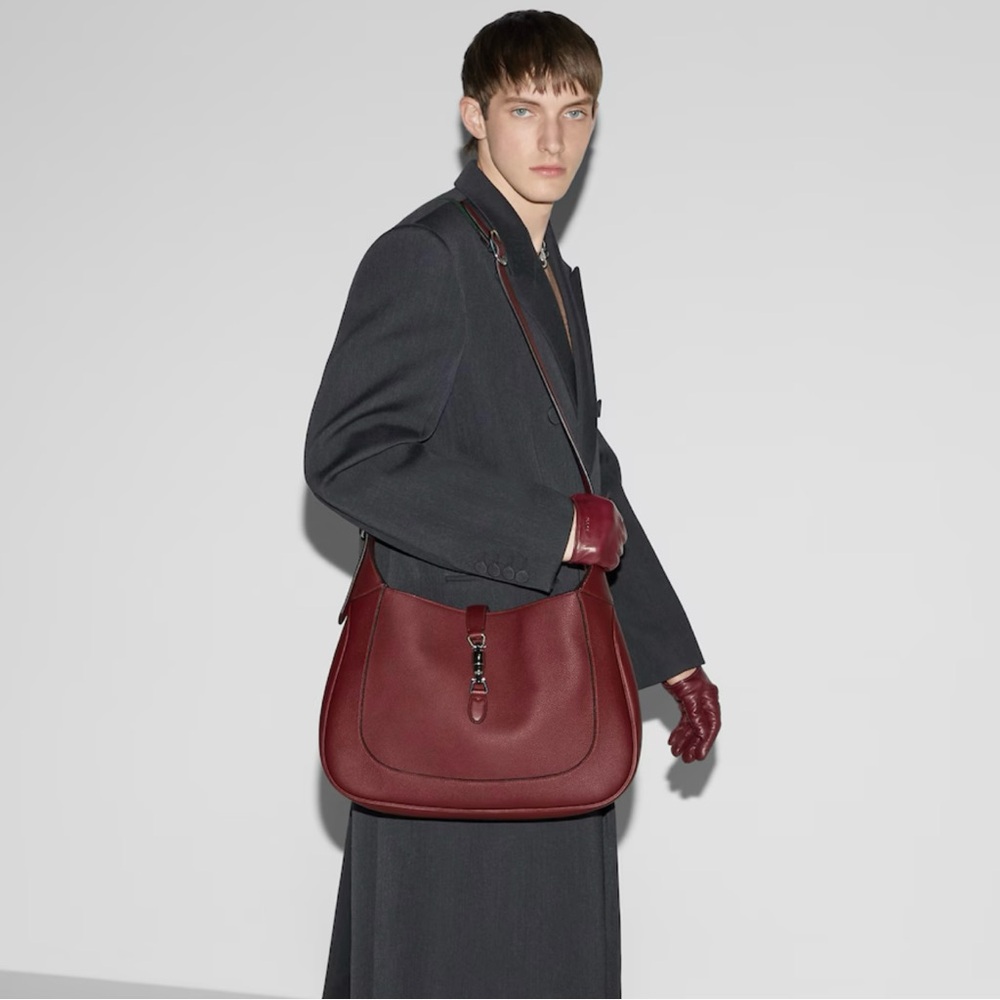 Gucci Red Leather Messenger Bag with Sophisticated Design